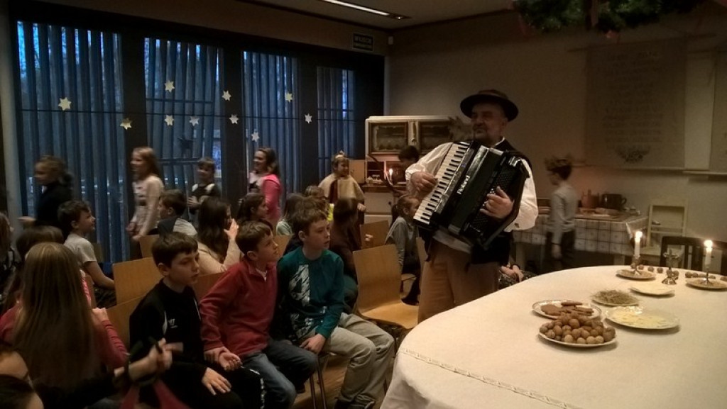 Zanim pierwsza gwiazdka zaświeci - czwartoklasiści z PSP 8 w Muzeum Wsi Opolskiej