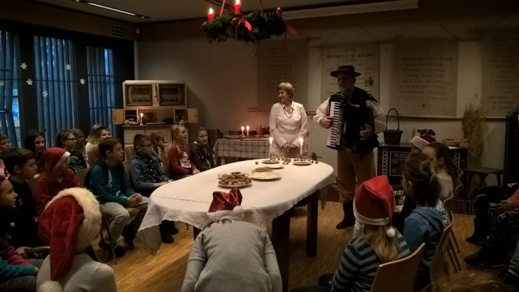 Zanim pierwsza gwiazdka zaświeci - czwartoklasiści z PSP 8 w Muzeum Wsi Opolskiej