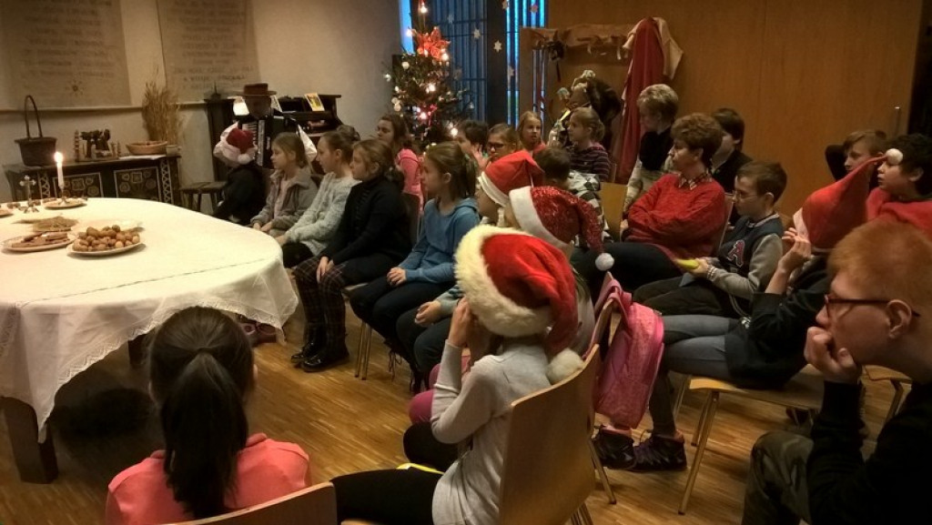 Zanim pierwsza gwiazdka zaświeci - czwartoklasiści z PSP 8 w Muzeum Wsi Opolskiej