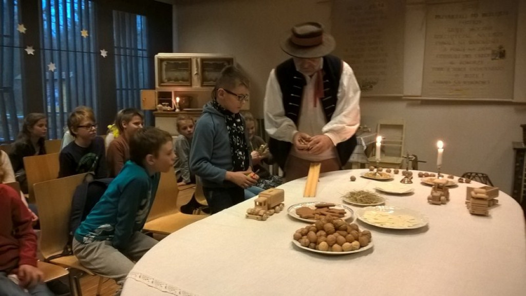 Zanim pierwsza gwiazdka zaświeci - czwartoklasiści z PSP 8 w Muzeum Wsi Opolskiej