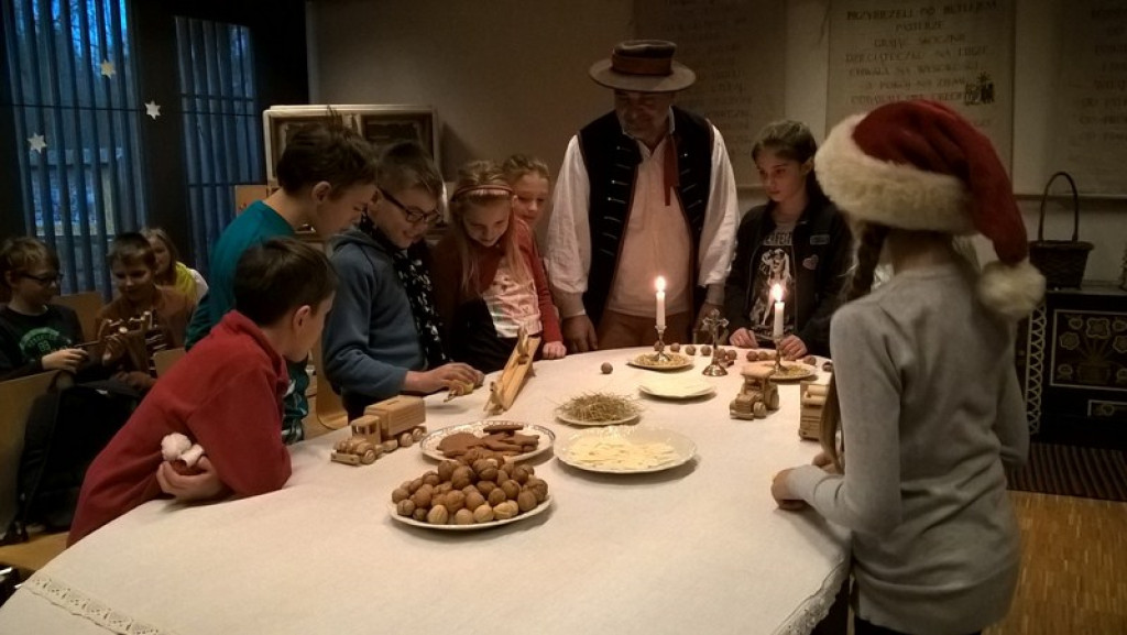 Zanim pierwsza gwiazdka zaświeci - czwartoklasiści z PSP 8 w Muzeum Wsi Opolskiej