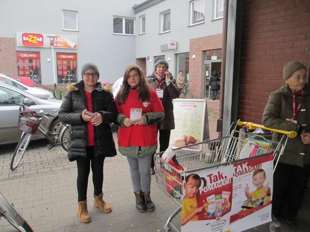 Z działalności Szkolnego Koła Caritas działającego przy Publicznej Szkole Podstawowej w Lewinie Brzeskim