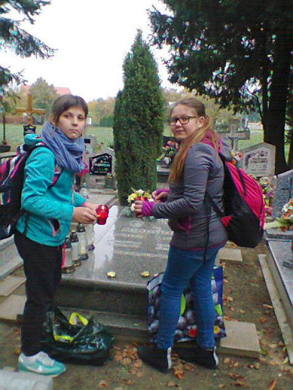 Z działalności Szkolnego Koła Caritas działającego przy Publicznej Szkole Podstawowej w Lewinie Brzeskim