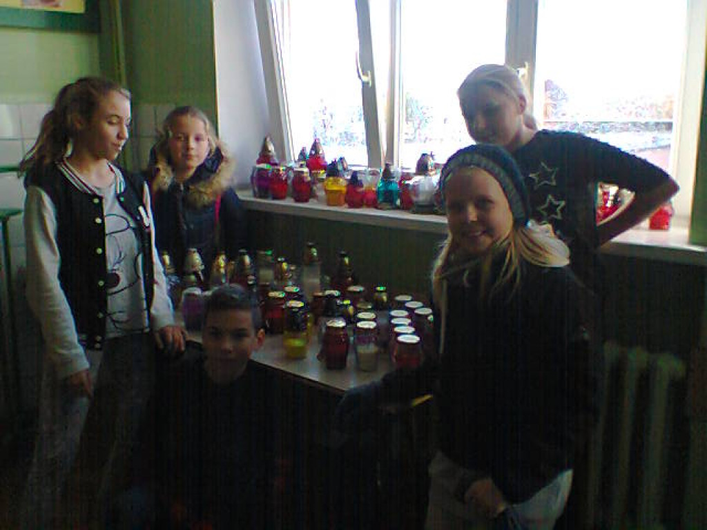 Z działalności Szkolnego Koła Caritas działającego przy Publicznej Szkole Podstawowej w Lewinie Brzeskim