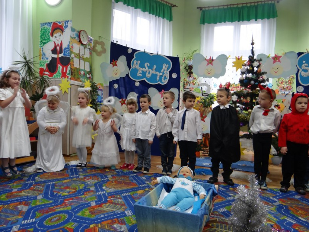 UROCZYSTOŚĆ WIGILIJNA W PUBLICZNYM PRZEDSZKOLU W KRZYŻOWICACH