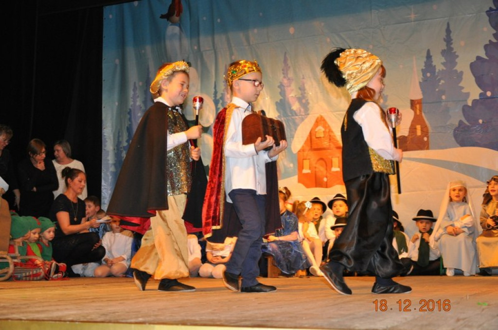Jasełka w Przedszkolu Publicznym nr 1 w Lewinie Brzeskim