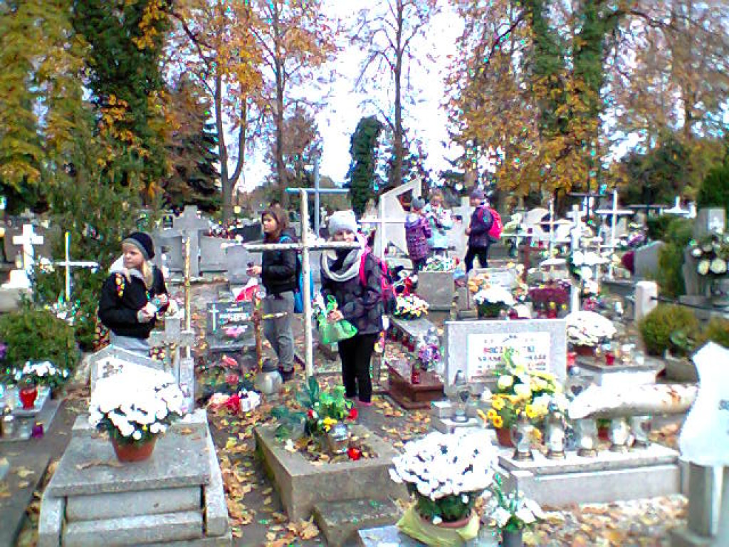 Z działalności Szkolnego Koła Caritas działającego przy Publicznej Szkole Podstawowej w Lewinie Brzeskim