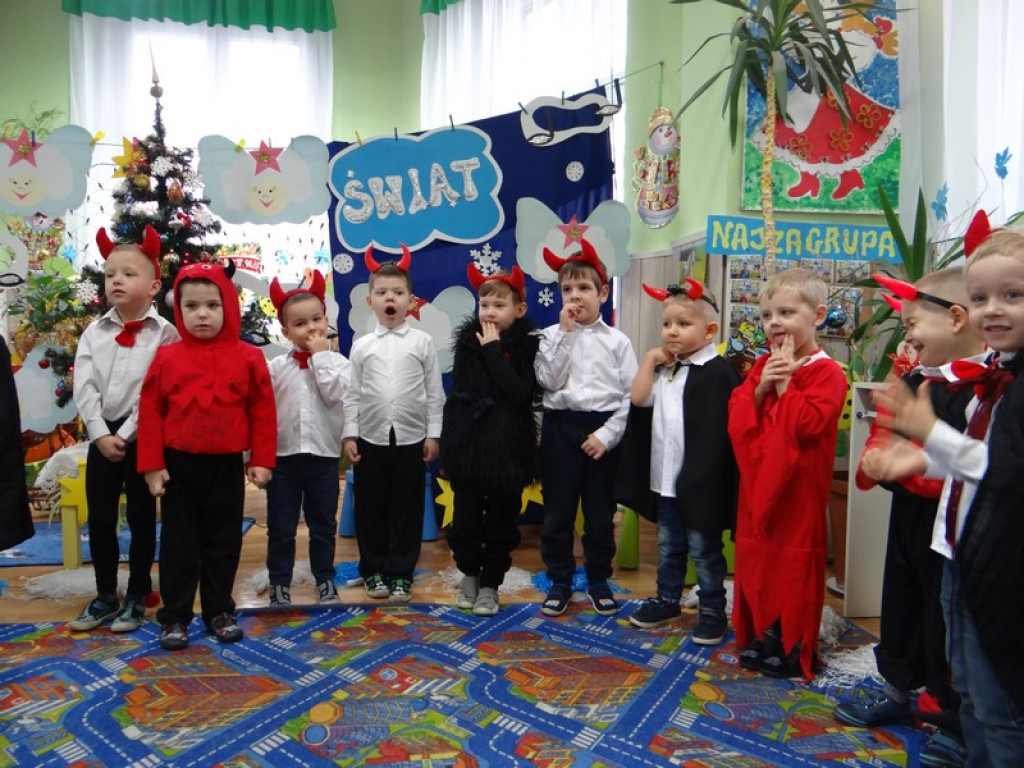 UROCZYSTOŚĆ WIGILIJNA W PUBLICZNYM PRZEDSZKOLU W KRZYŻOWICACH