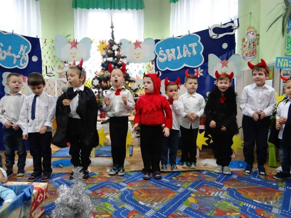 UROCZYSTOŚĆ WIGILIJNA W PUBLICZNYM PRZEDSZKOLU W KRZYŻOWICACH