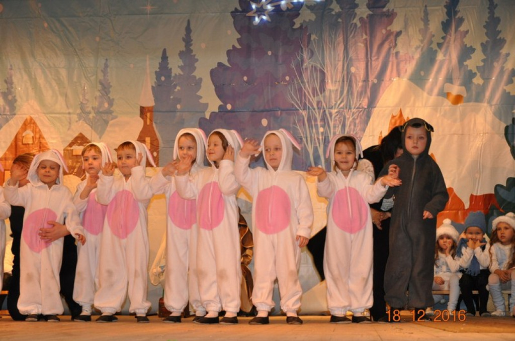 Jasełka w Przedszkolu Publicznym nr 1 w Lewinie Brzeskim
