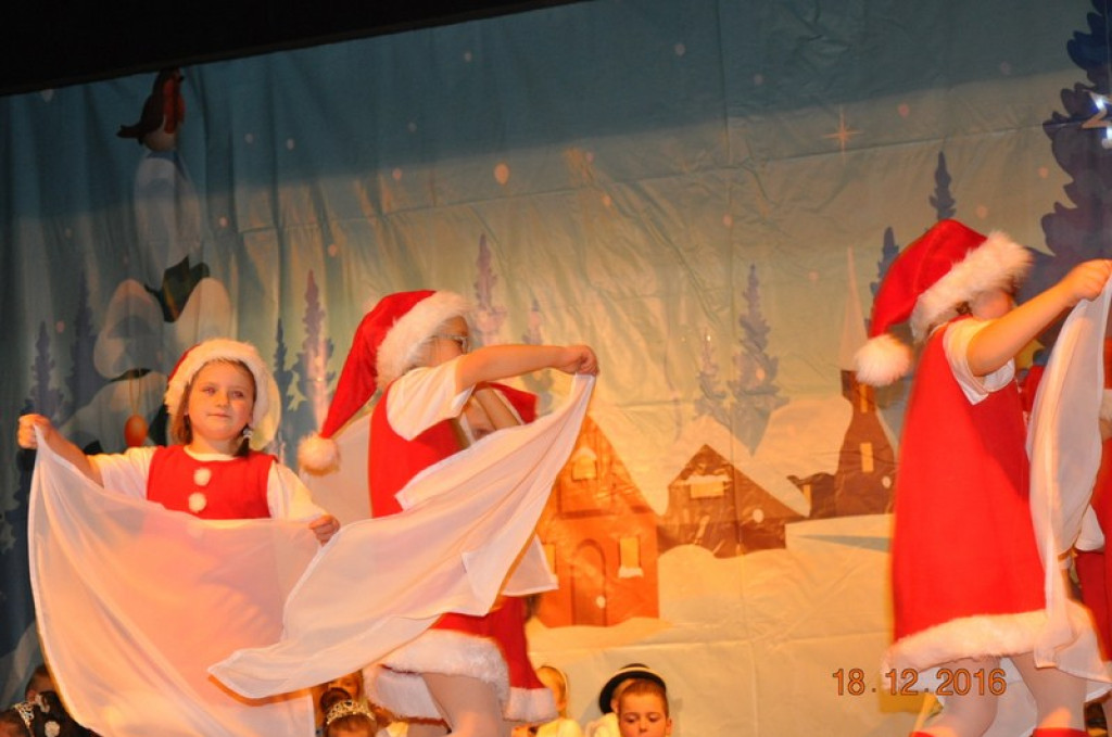 Jasełka w Przedszkolu Publicznym nr 1 w Lewinie Brzeskim