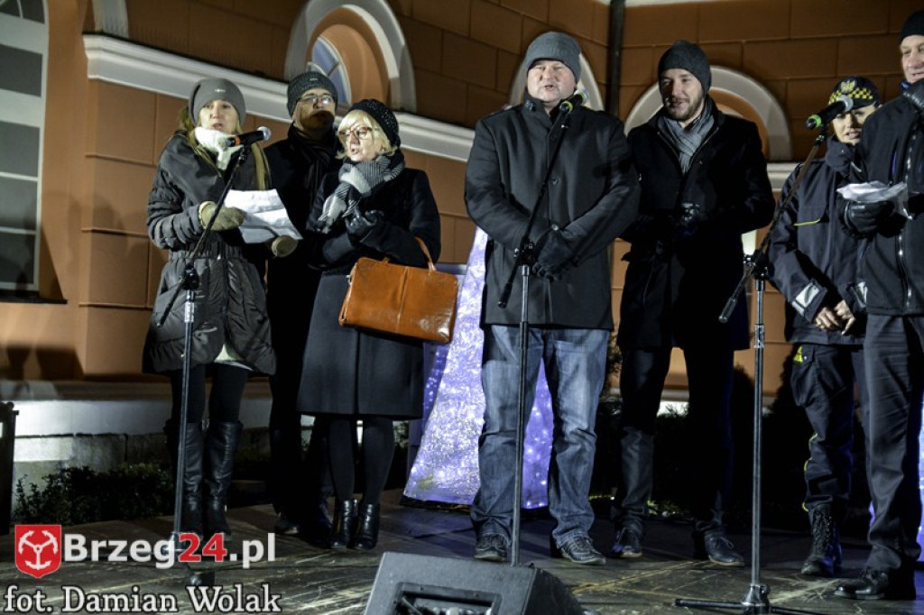 Wspólne kolędowanie na Grodkowskim rynku [fotorelacja]