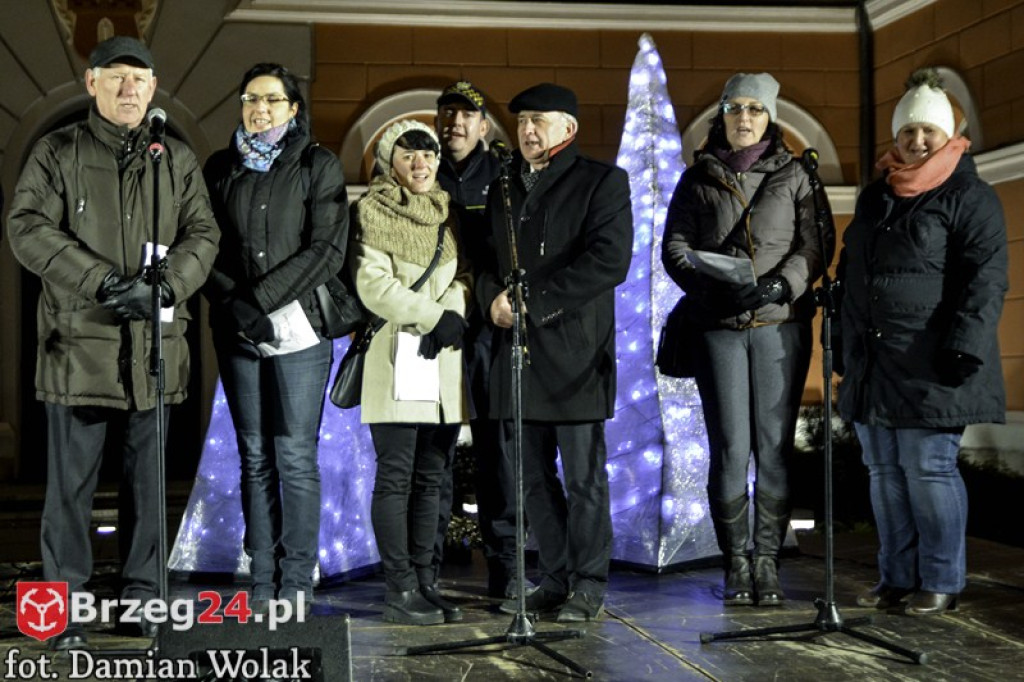 Wspólne kolędowanie na Grodkowskim rynku [fotorelacja]