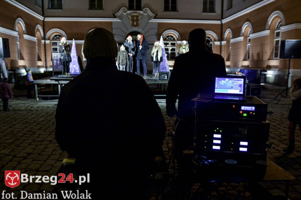 Wspólne kolędowanie na Grodkowskim rynku [fotorelacja]