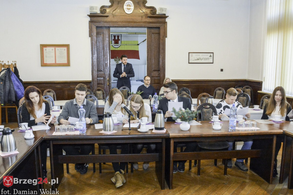 Pierwsza sesja Młodzieżowej Rady Miasta w Grodkowie