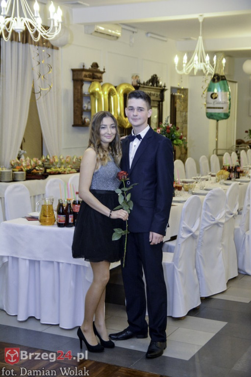 Studniówki 2017: Bal maturalny Zespół Szkół Centrum Kształcenia Praktycznego w Grodkowie [fotorelacja]