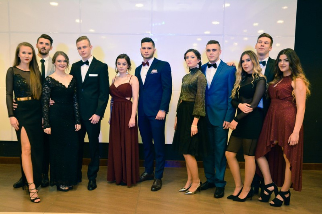 Studniówki 2017: Bal maturalny I Liceum Ogólnokształcącego w Brzegu [fotogaleria]