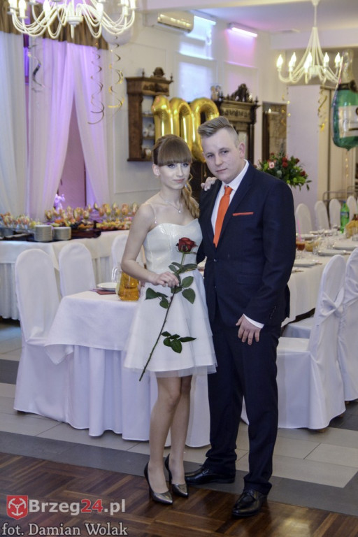 Studniówki 2017: Bal maturalny Zespół Szkół Centrum Kształcenia Praktycznego w Grodkowie [fotorelacja]