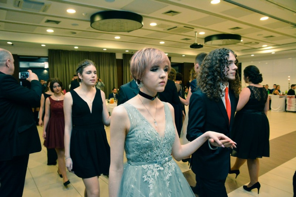 Studniówki 2017: Bal maturalny I Liceum Ogólnokształcącego w Brzegu [fotogaleria]