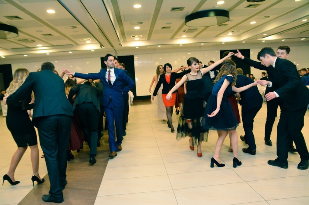 Studniówki 2017: Bal maturalny I Liceum Ogólnokształcącego w Brzegu [fotogaleria]