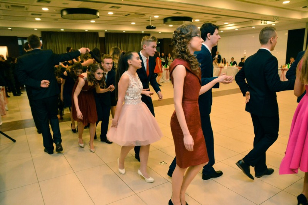Studniówki 2017: Bal maturalny I Liceum Ogólnokształcącego w Brzegu [fotogaleria]