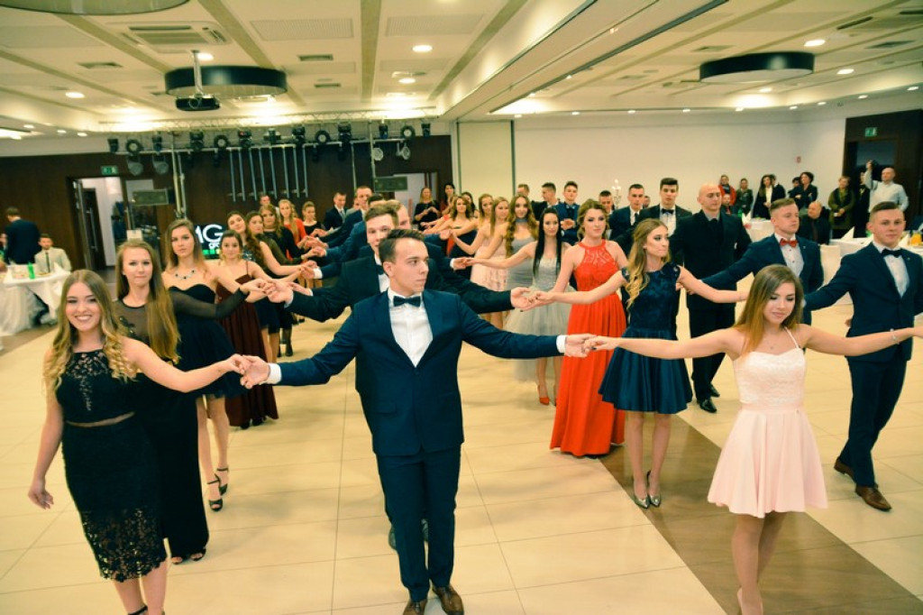 Studniówki 2017: Bal maturalny I Liceum Ogólnokształcącego w Brzegu [fotogaleria]