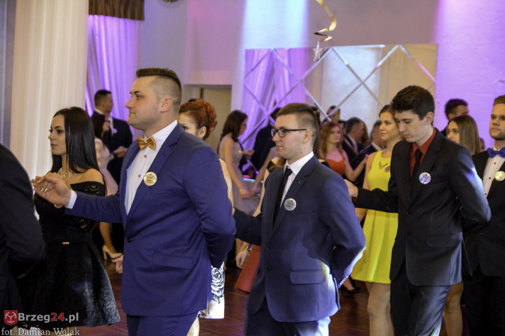 Studniówki 2017: Bal maturalny Zespół Szkół Centrum Kształcenia Praktycznego w Grodkowie [fotorelacja]