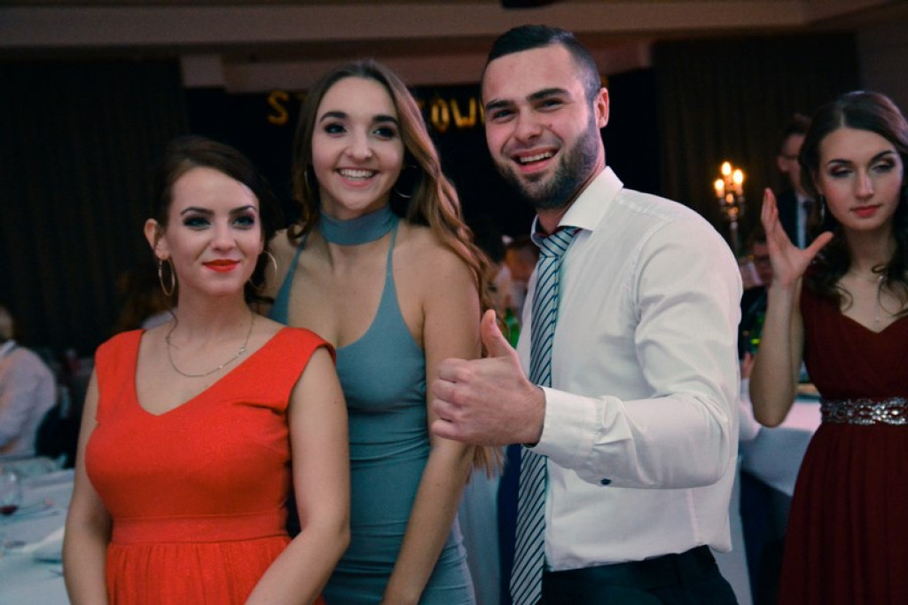 Studniówki 2017: Bal maturalny I Liceum Ogólnokształcącego w Brzegu [fotogaleria]
