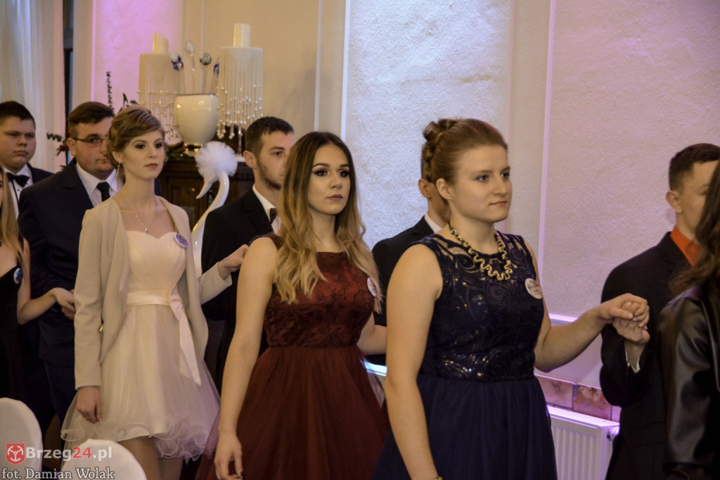 Studniówki 2017: Bal maturalny Zespół Szkół Centrum Kształcenia Praktycznego w Grodkowie [fotorelacja]