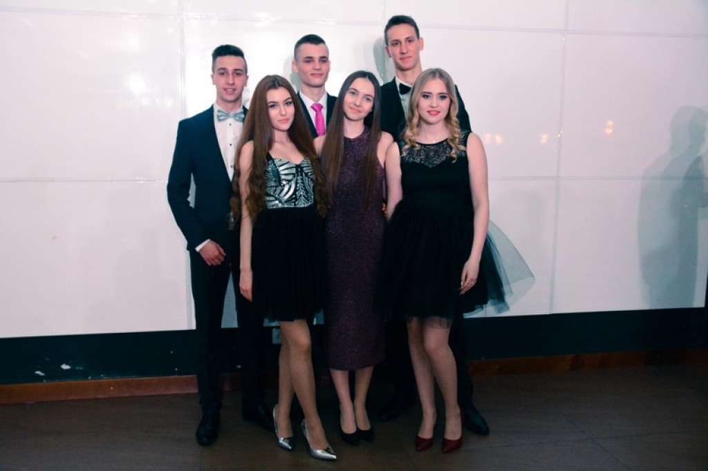 Studniówki 2017: Bal maturalny I Liceum Ogólnokształcącego w Brzegu [fotogaleria]