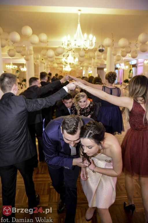 Studniówki 2017: Bal maturalny Zespół Szkół Centrum Kształcenia Praktycznego w Grodkowie [fotorelacja]