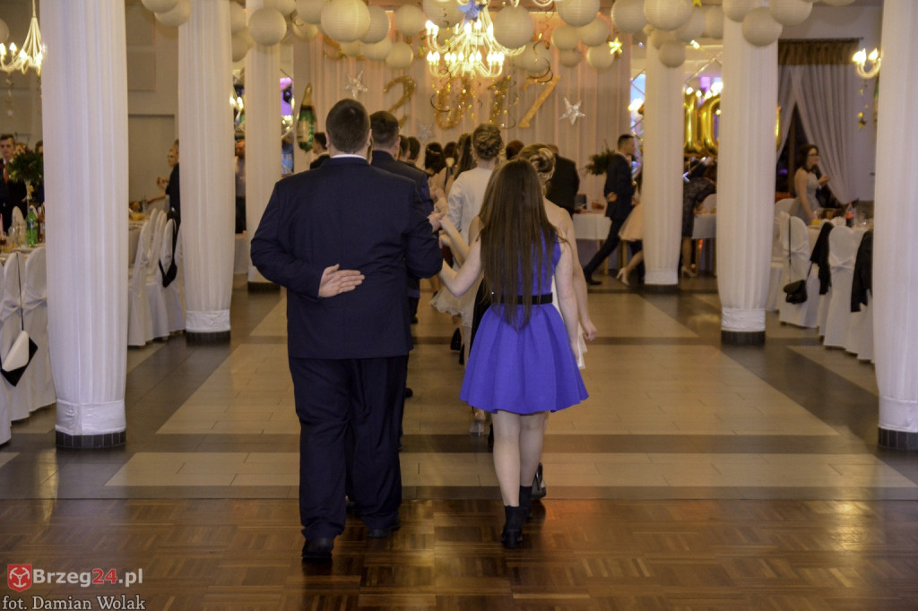 Studniówki 2017: Bal maturalny Zespół Szkół Centrum Kształcenia Praktycznego w Grodkowie [fotorelacja]