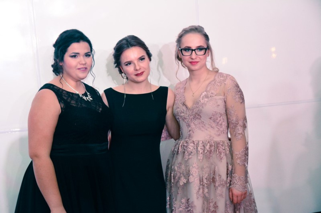 Studniówki 2017: Bal maturalny I Liceum Ogólnokształcącego w Brzegu [fotogaleria]