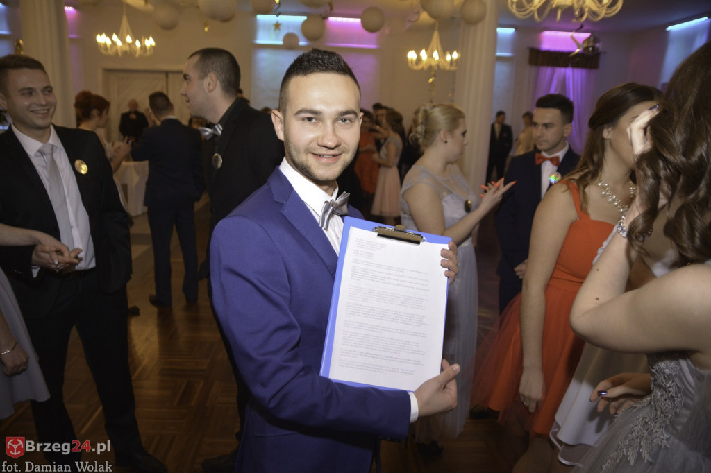 Studniówki 2017: Bal maturalny Zespół Szkół Centrum Kształcenia Praktycznego w Grodkowie [fotorelacja]