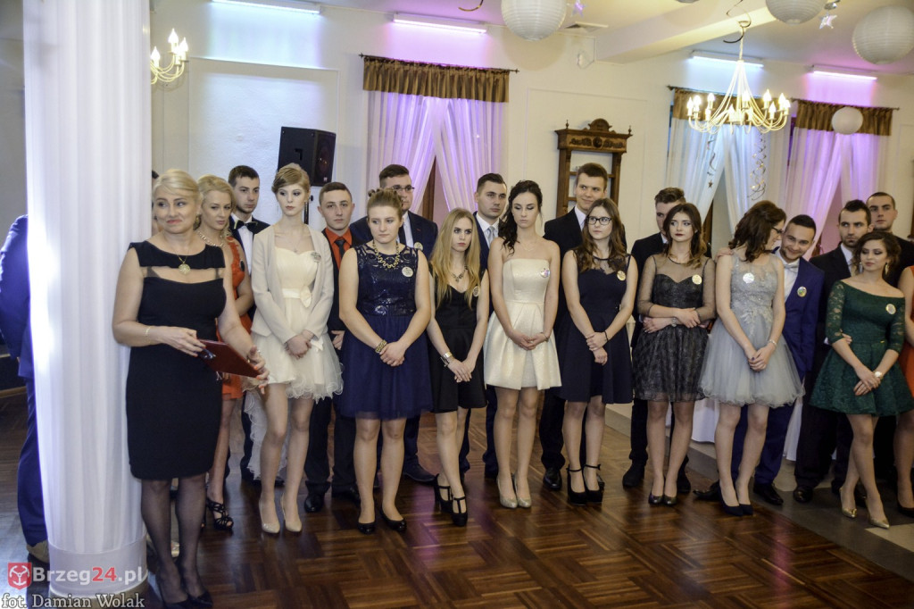 Studniówki 2017: Bal maturalny Zespół Szkół Centrum Kształcenia Praktycznego w Grodkowie [fotorelacja]