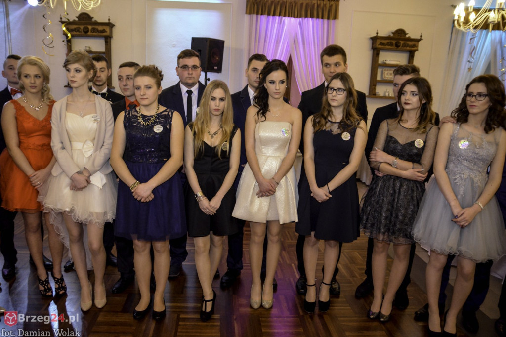 Studniówki 2017: Bal maturalny Zespół Szkół Centrum Kształcenia Praktycznego w Grodkowie [fotorelacja]
