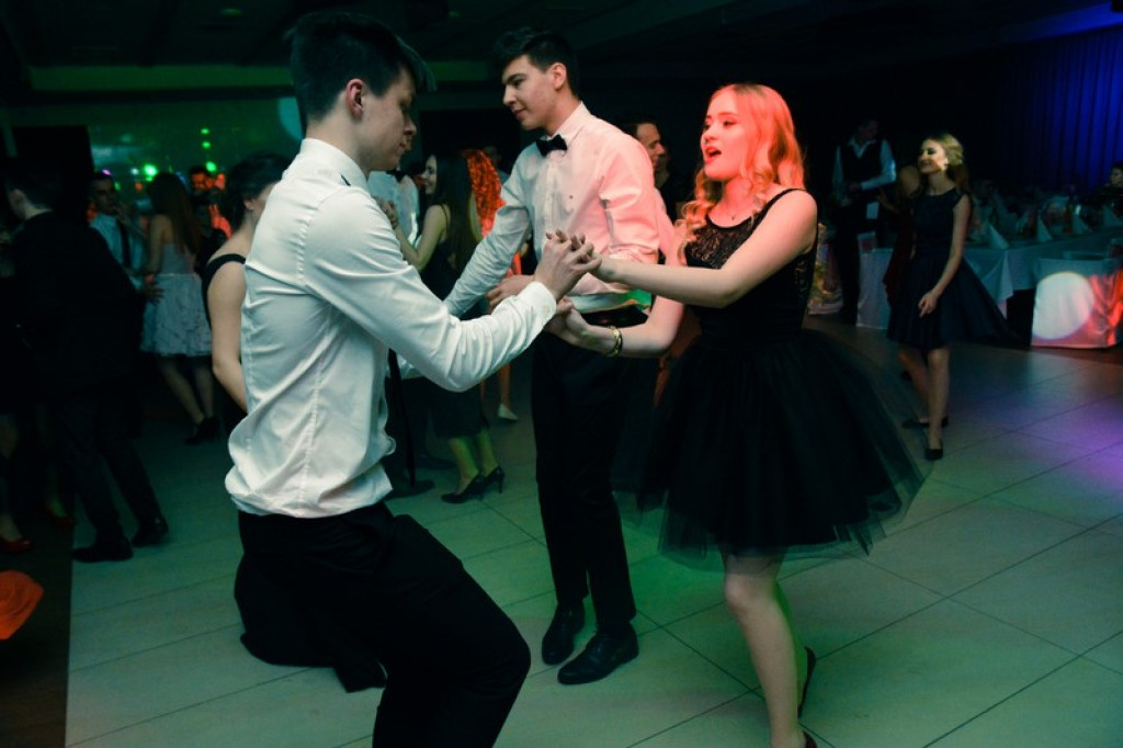 Studniówki 2017: Bal maturalny I Liceum Ogólnokształcącego w Brzegu [fotogaleria]