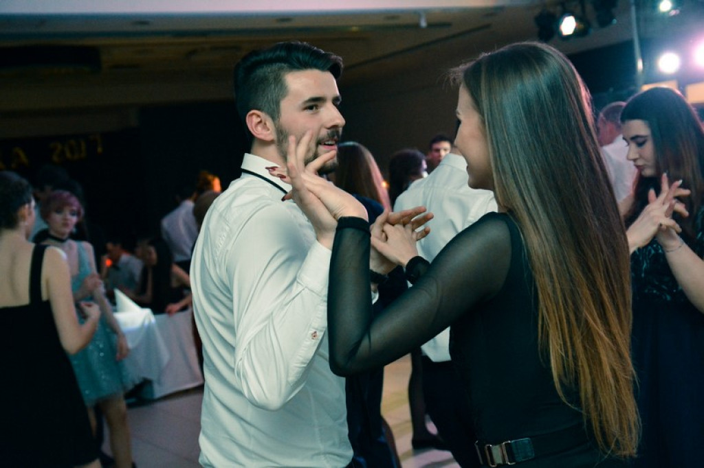 Studniówki 2017: Bal maturalny I Liceum Ogólnokształcącego w Brzegu [fotogaleria]