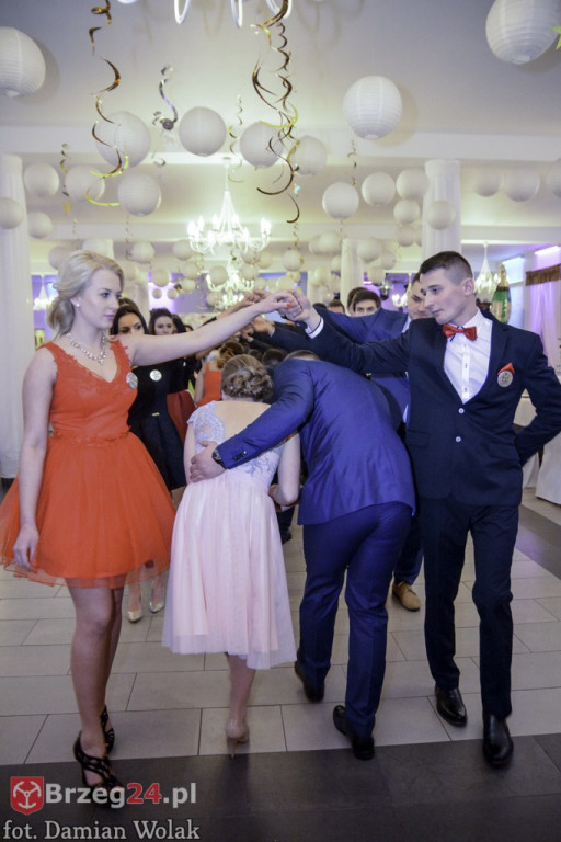 Studniówki 2017: Bal maturalny Zespół Szkół Centrum Kształcenia Praktycznego w Grodkowie [fotorelacja]