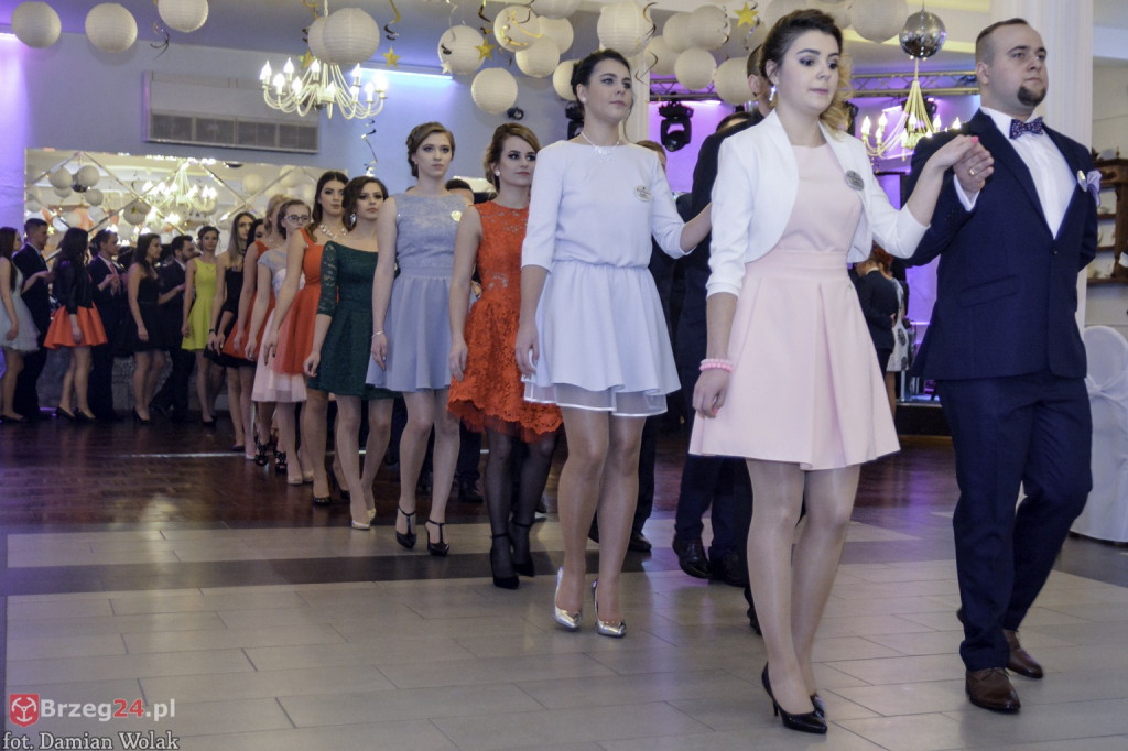 Studniówki 2017: Bal maturalny Zespół Szkół Centrum Kształcenia Praktycznego w Grodkowie [fotorelacja]