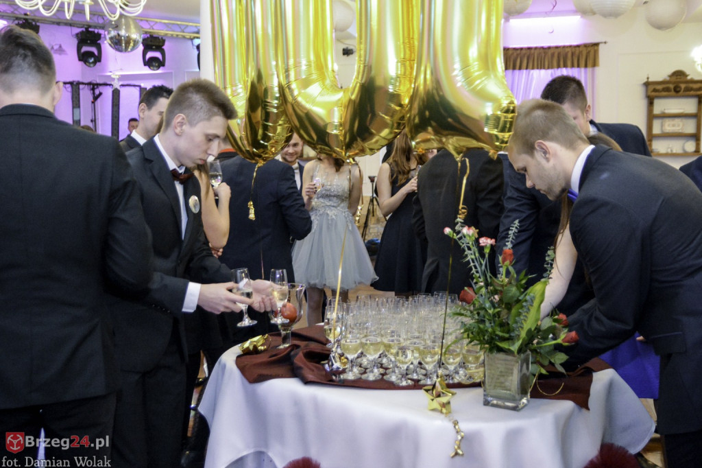 Studniówki 2017: Bal maturalny Zespół Szkół Centrum Kształcenia Praktycznego w Grodkowie [fotorelacja]