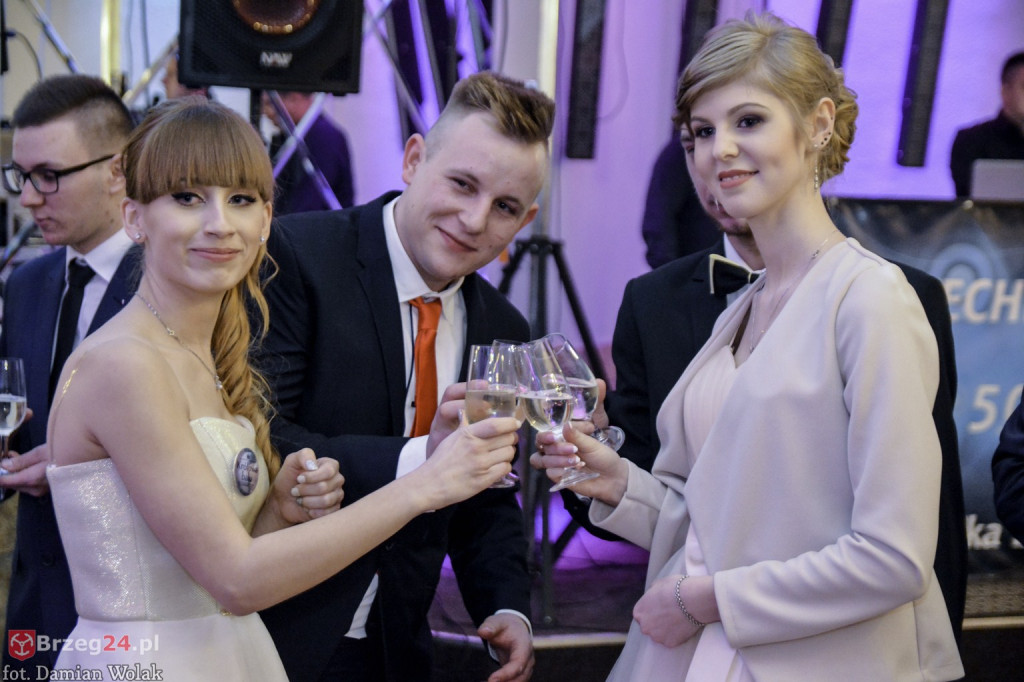 Studniówki 2017: Bal maturalny Zespół Szkół Centrum Kształcenia Praktycznego w Grodkowie [fotorelacja]
