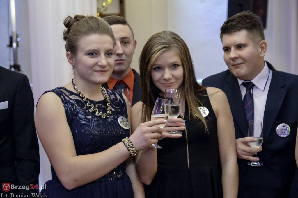 Studniówki 2017: Bal maturalny Zespół Szkół Centrum Kształcenia Praktycznego w Grodkowie [fotorelacja]