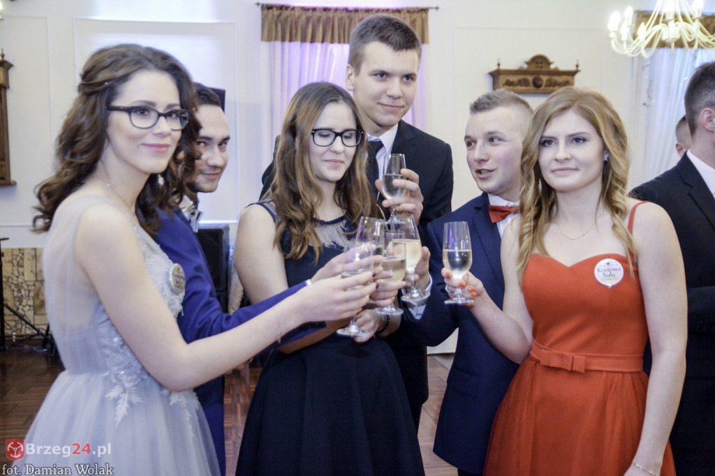 Studniówki 2017: Bal maturalny Zespół Szkół Centrum Kształcenia Praktycznego w Grodkowie [fotorelacja]