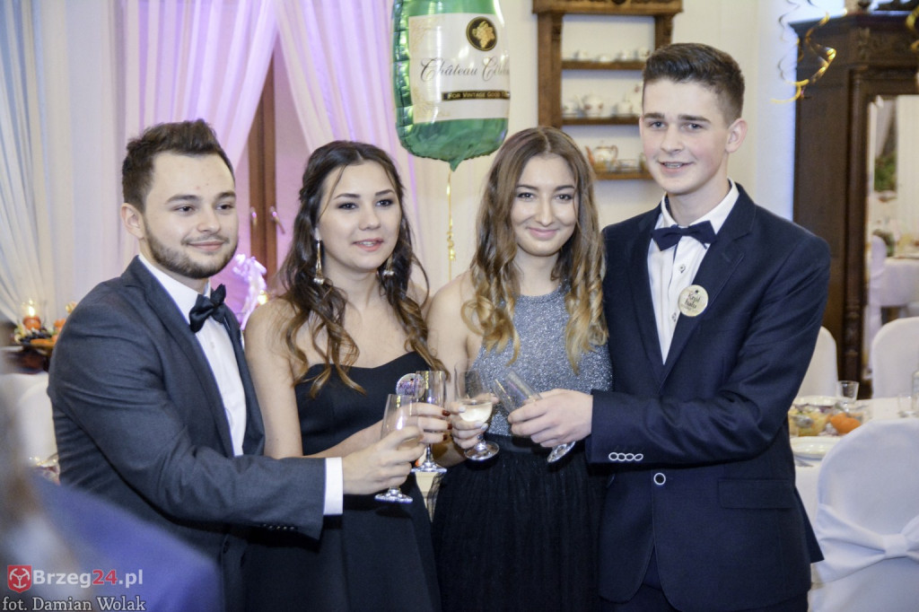 Studniówki 2017: Bal maturalny Zespół Szkół Centrum Kształcenia Praktycznego w Grodkowie [fotorelacja]