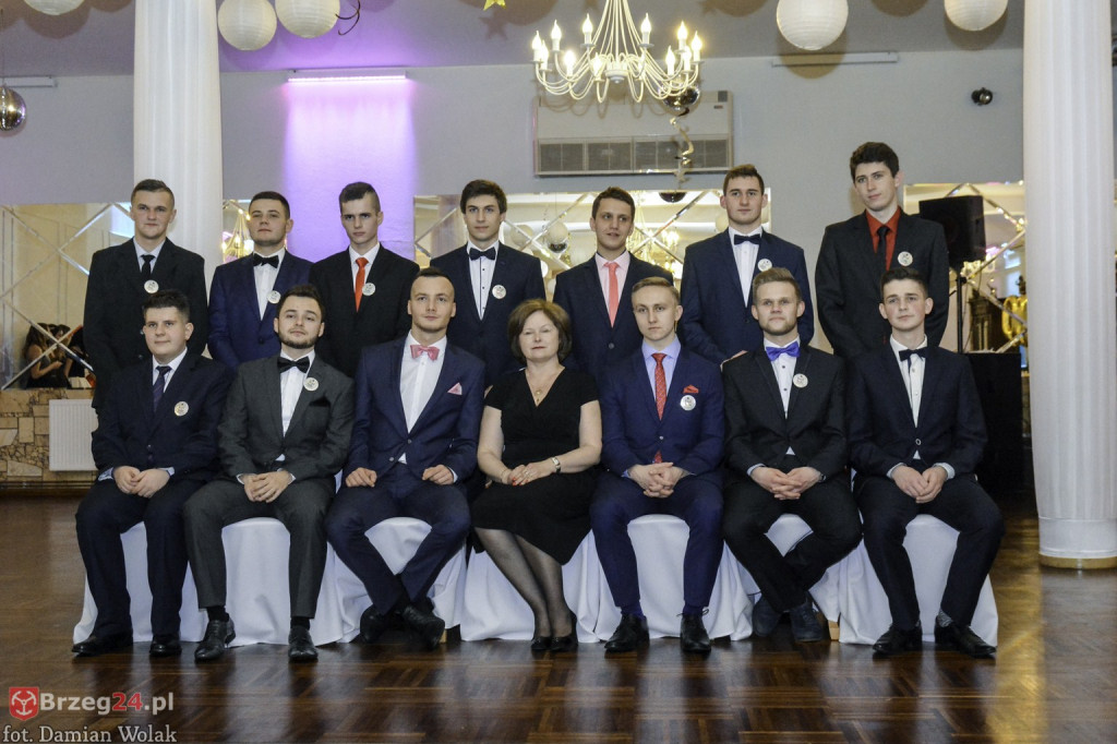 Studniówki 2017: Bal maturalny Zespół Szkół Centrum Kształcenia Praktycznego w Grodkowie [fotorelacja]