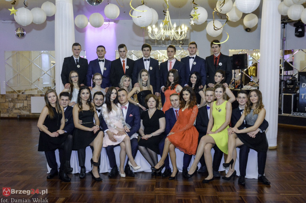 Studniówki 2017: Bal maturalny Zespół Szkół Centrum Kształcenia Praktycznego w Grodkowie [fotorelacja]