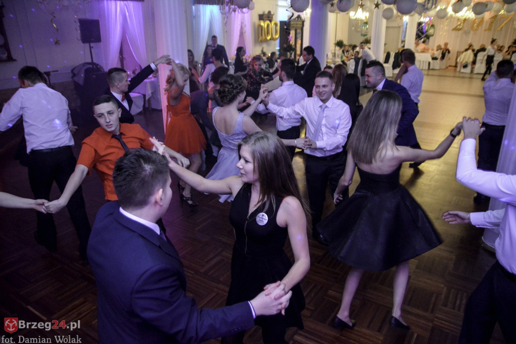Studniówki 2017: Bal maturalny Zespół Szkół Centrum Kształcenia Praktycznego w Grodkowie [fotorelacja]