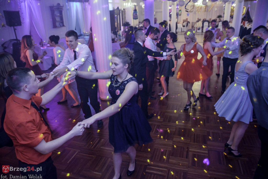 Studniówki 2017: Bal maturalny Zespół Szkół Centrum Kształcenia Praktycznego w Grodkowie [fotorelacja]