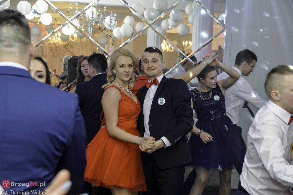 Studniówki 2017: Bal maturalny Zespół Szkół Centrum Kształcenia Praktycznego w Grodkowie [fotorelacja]